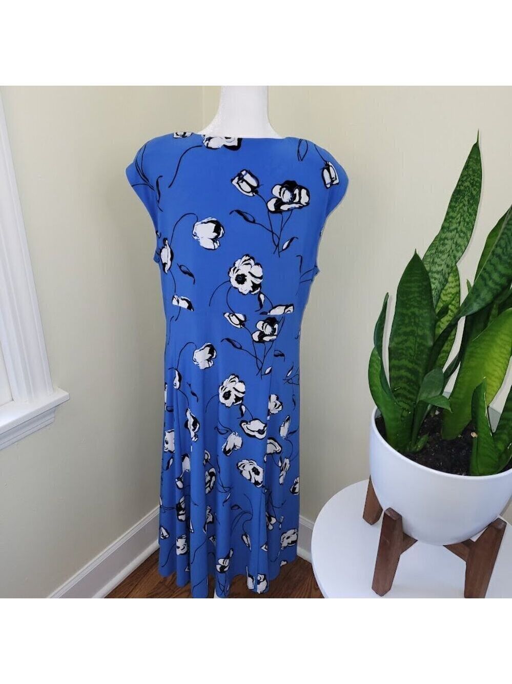 Evan Picone Black Label Dress Floral Knee Length V-Neck Sleeveless Blue Size 14 - Picture 5 of 14